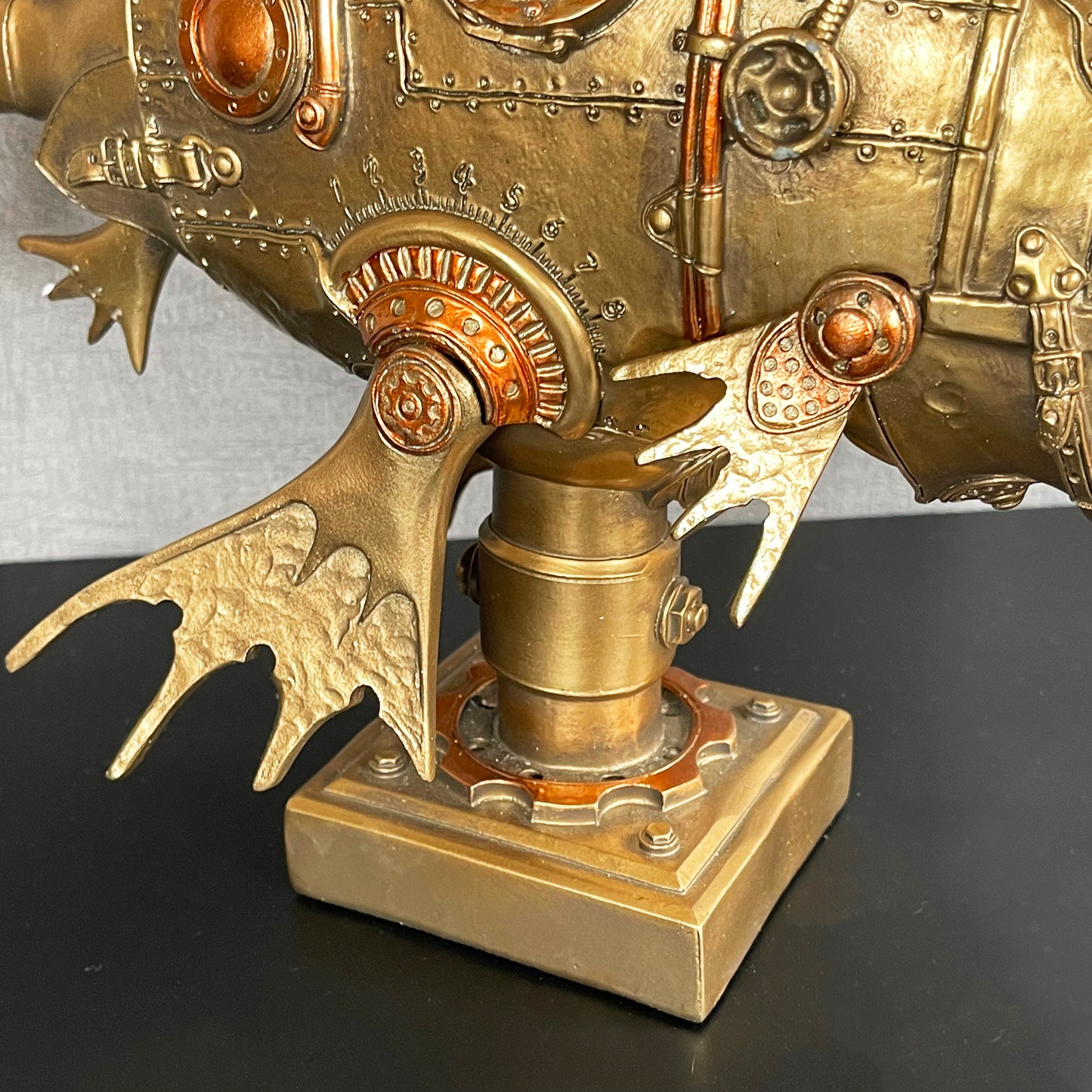 Goldenes Steampunk-Piranha-Fisch-Ornament