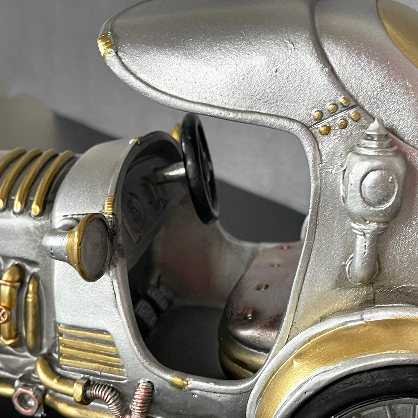 Silbernes Steampunk-Autoornament