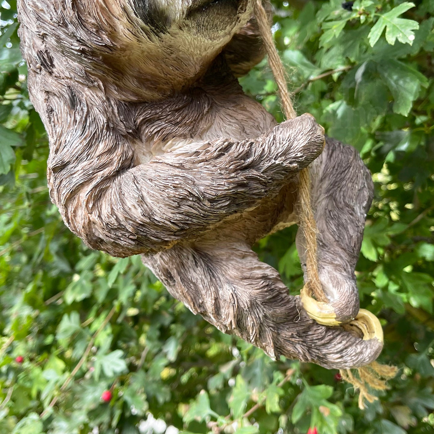 Hängendes Faultier-Gartenornament aus Kunstharz