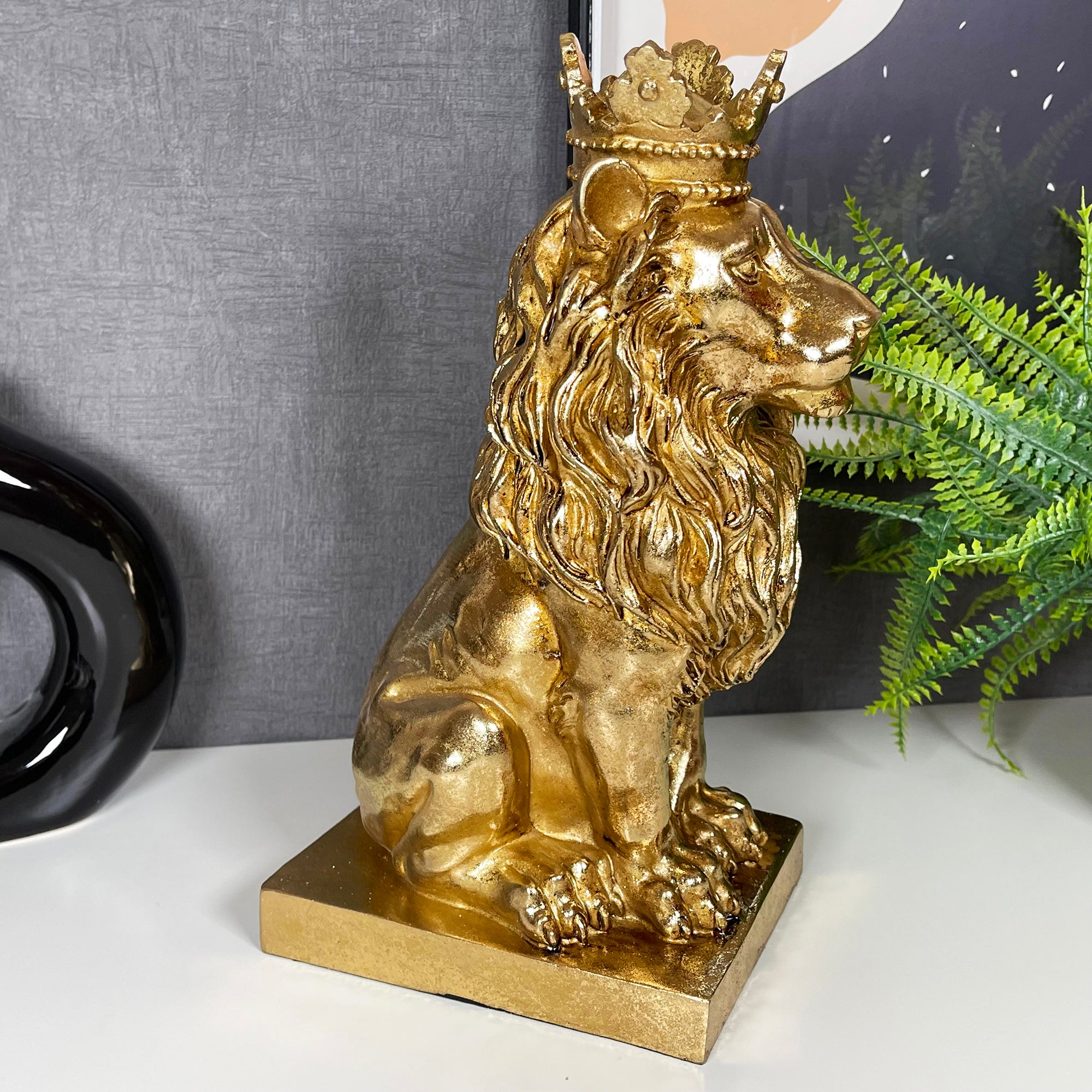 Gold Royal Lion Statue 13x26x16cm