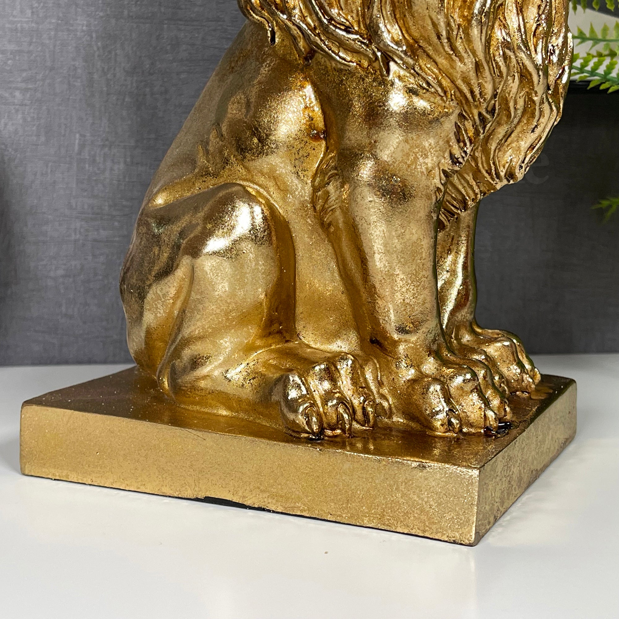 Gold Royal Lion Statue 13x26x16cm