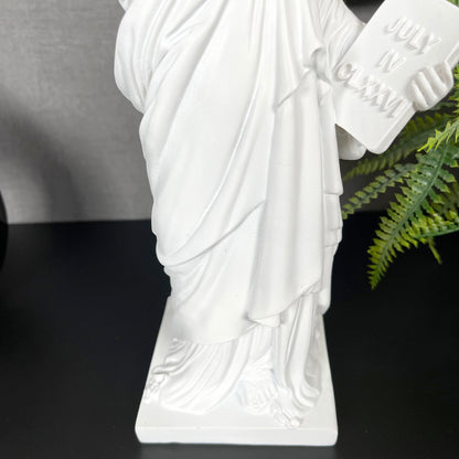 Weißes cooles Libby-Ornament, 10 x 40 cm