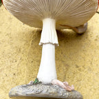 Stehender Fliegenpilz-Vogelfutterspender