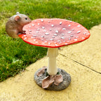 Stehender Fliegenpilz-Vogelfutterspender