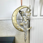 Hängende Fee auf Halbmond-Figur