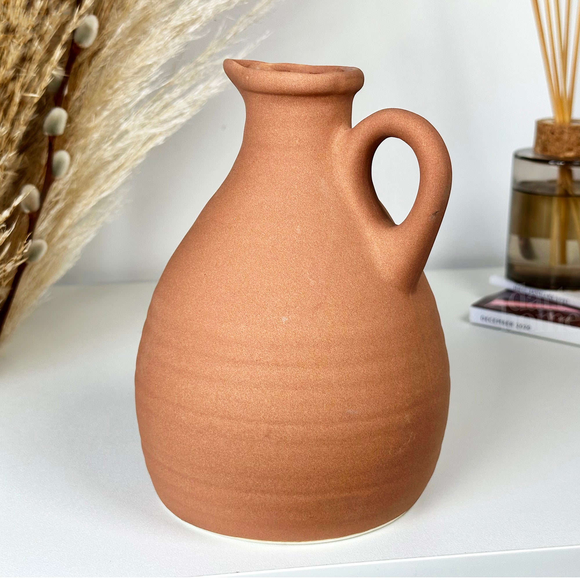 Terrakotta-Krugvase mit Henkel