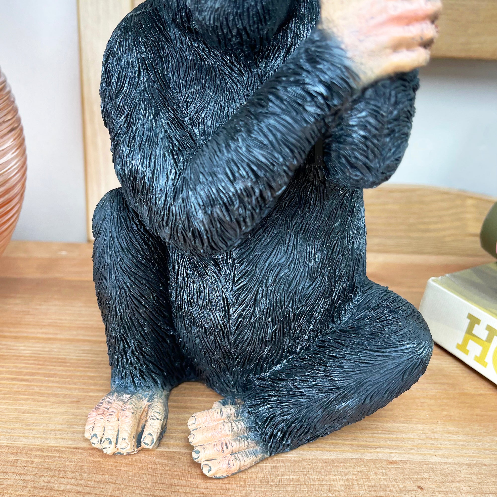 Black Up Yours Monkey Ornament 11x19x11cm