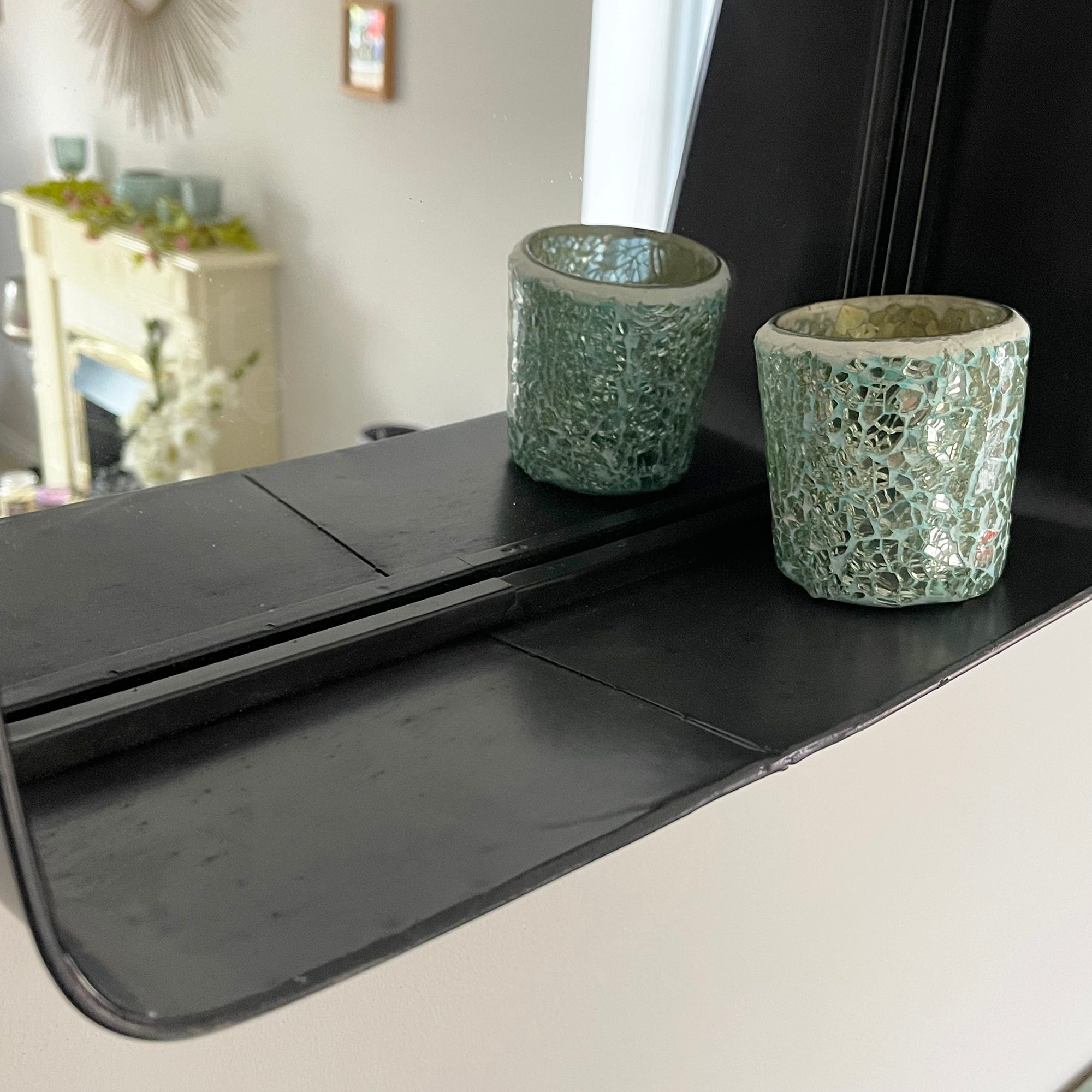 Industrieller Wandspiegel und Regal aus Metall