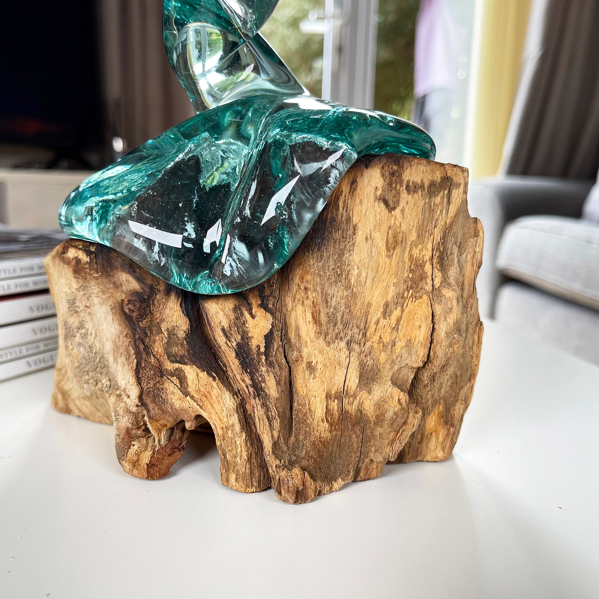 Geschmolzene Glas-Bonbonschale auf Teakholz-Wurzelständer