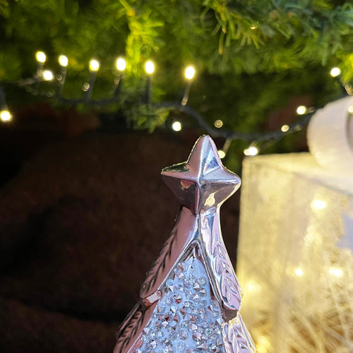 Silberner glitzernder Weihnachtsbaumschmuck
