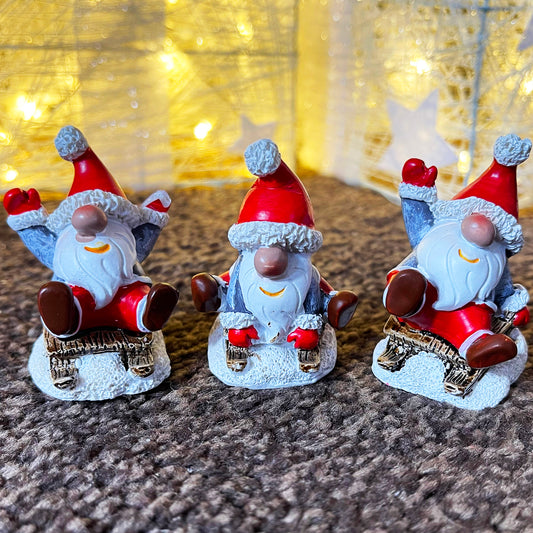 Verspieltes Miniatur-Weihnachtsmann-Gonks-Set mit 3 Stück