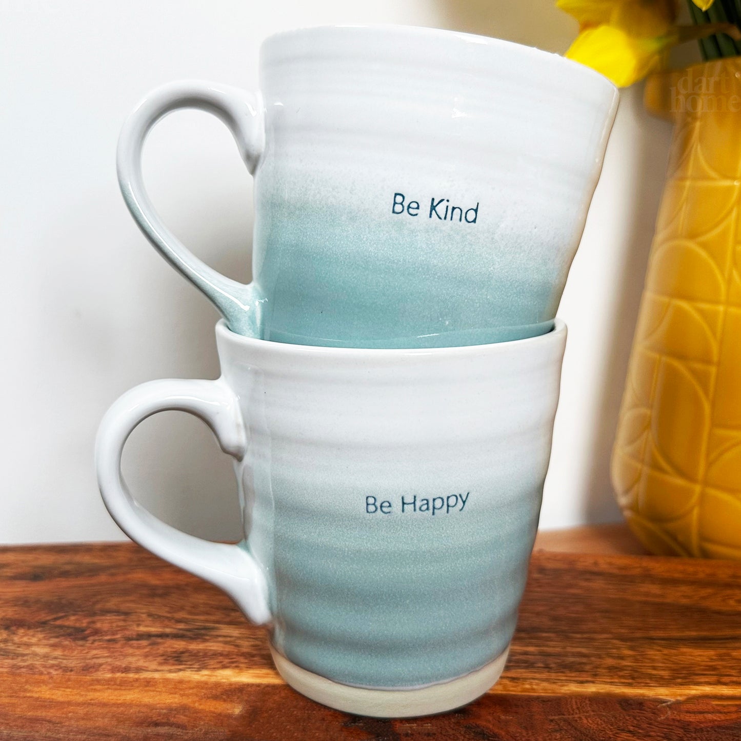 Set mit 2 blauen Tassen mit „Be Happy“-Zitat, 500 ml