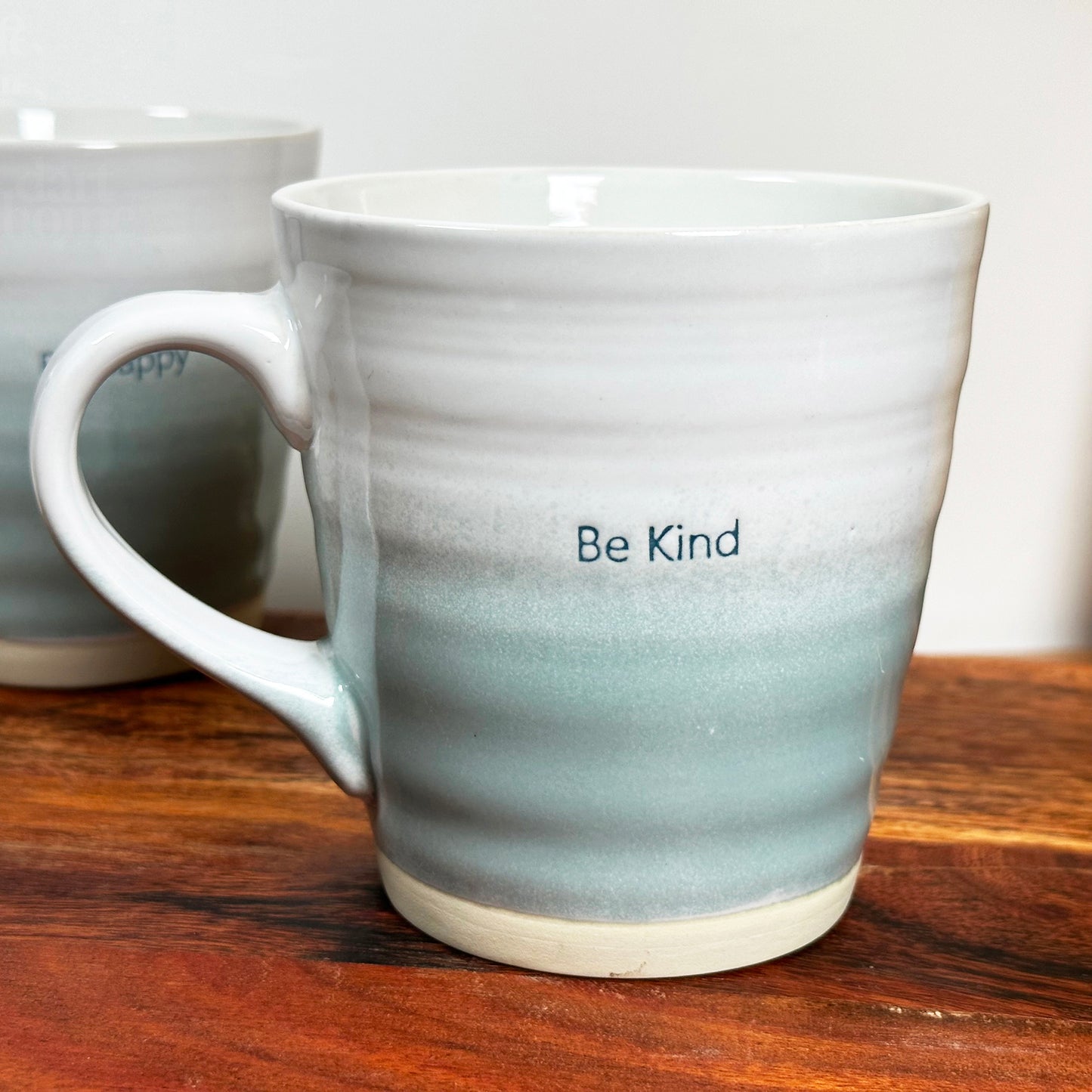 Set Of 2 Blue Be Happy Quote Mugs 500ml