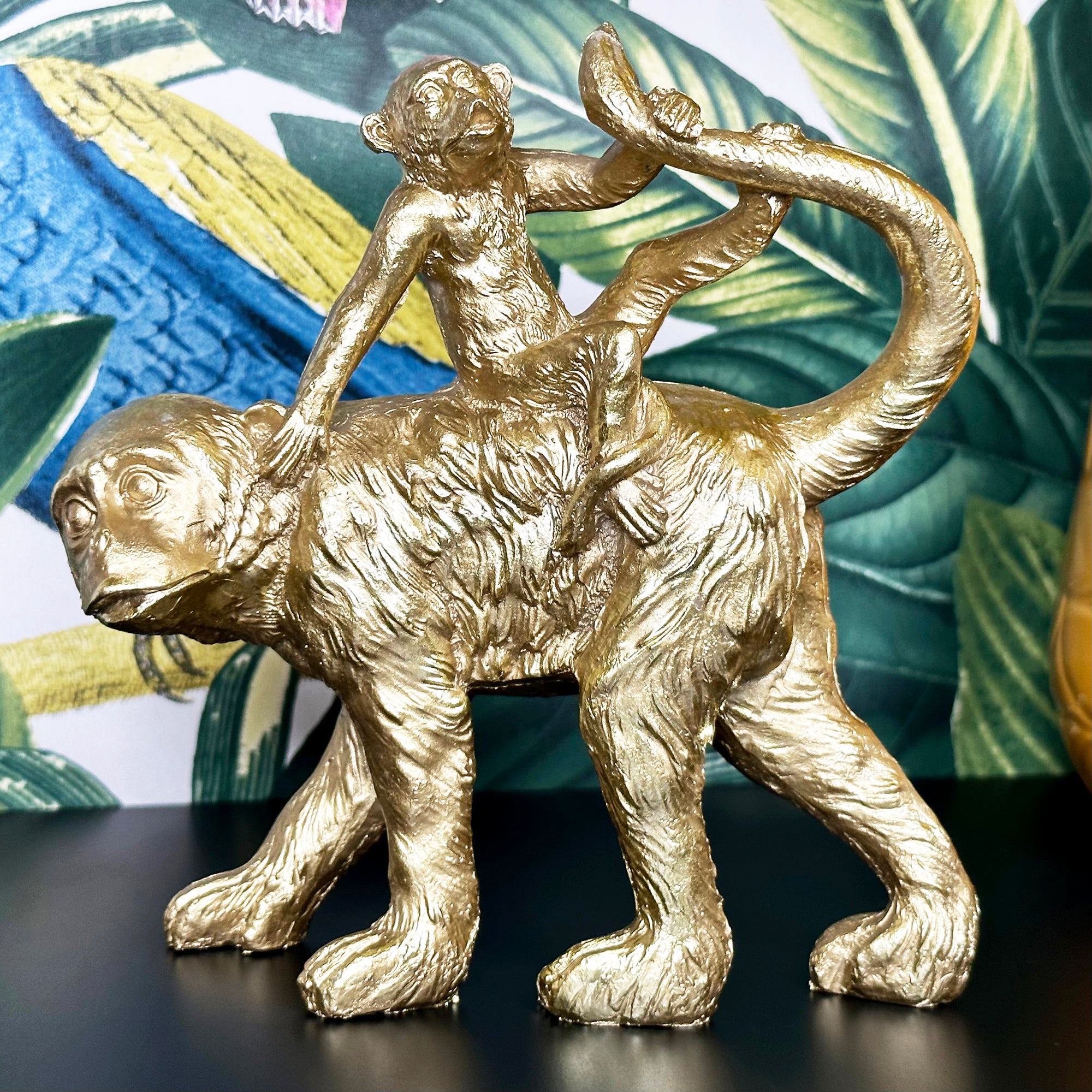 Goldene Affenfigur
