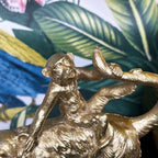 Goldene Affenfigur