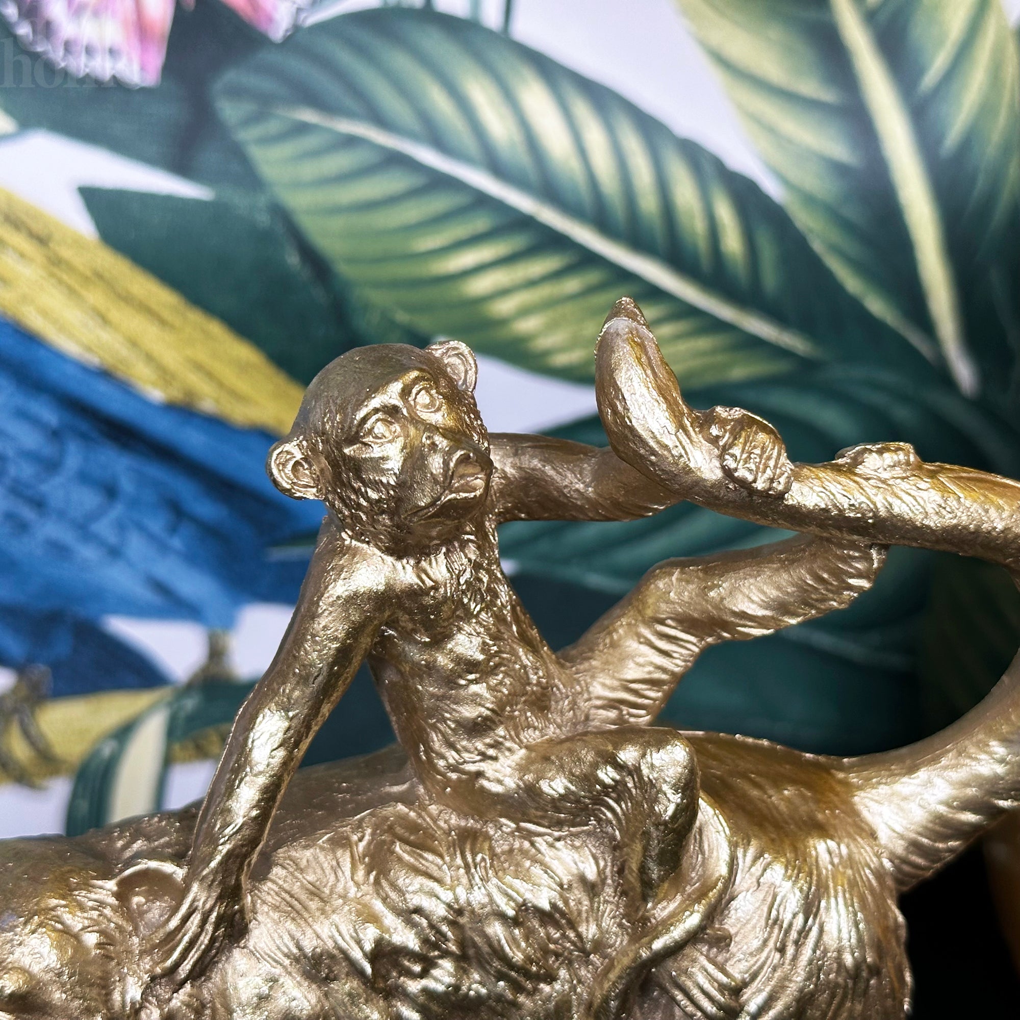 Goldene Affenfigur