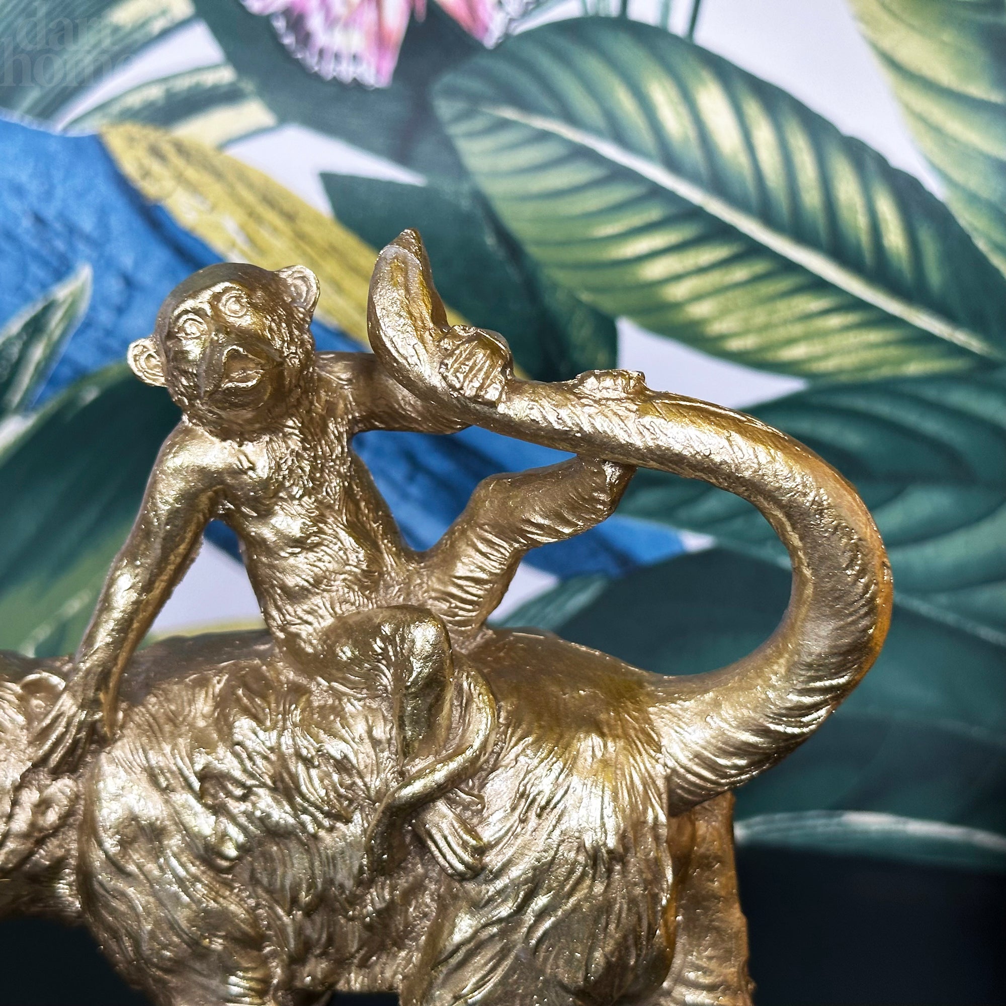 Goldene Affenfigur