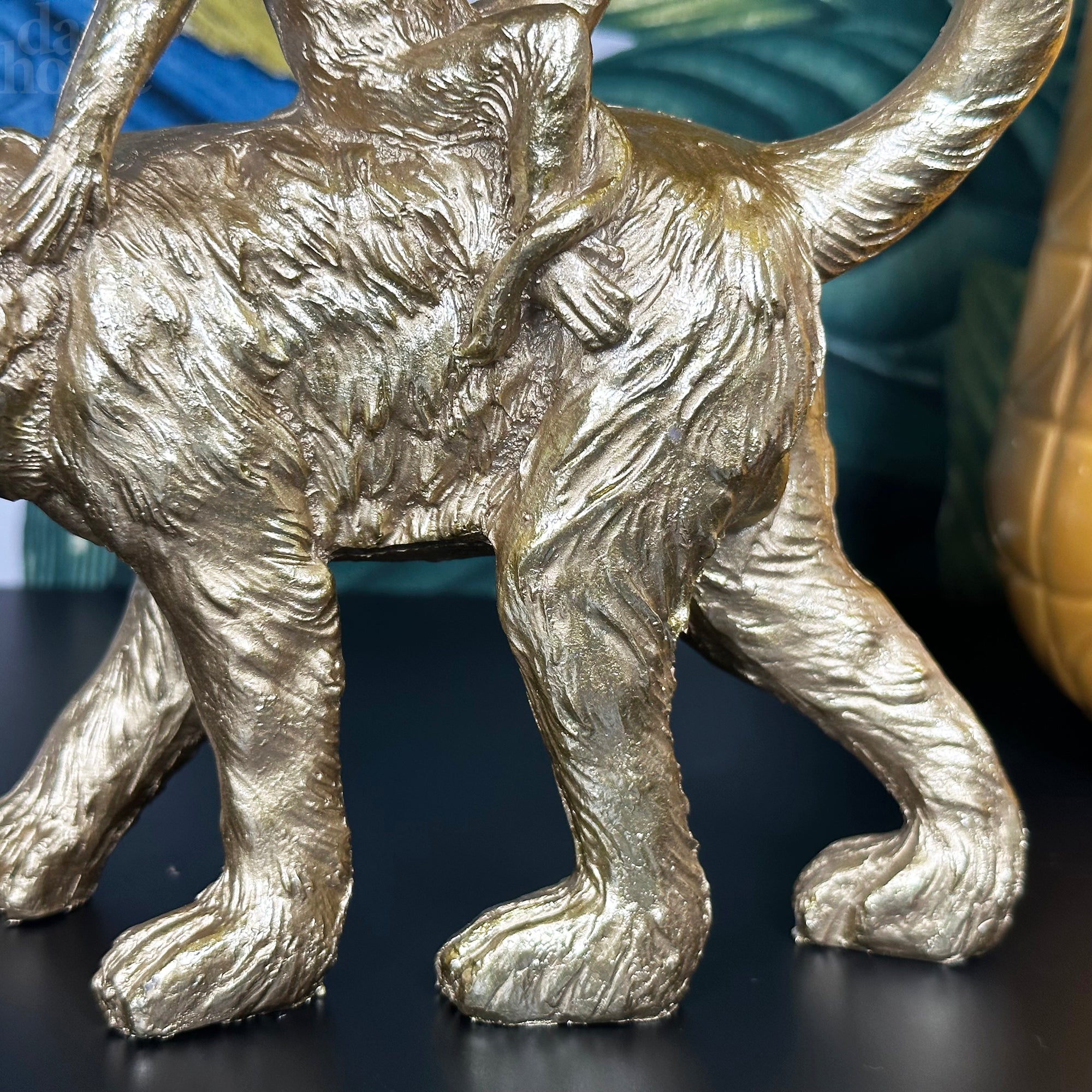 Goldene Affenfigur