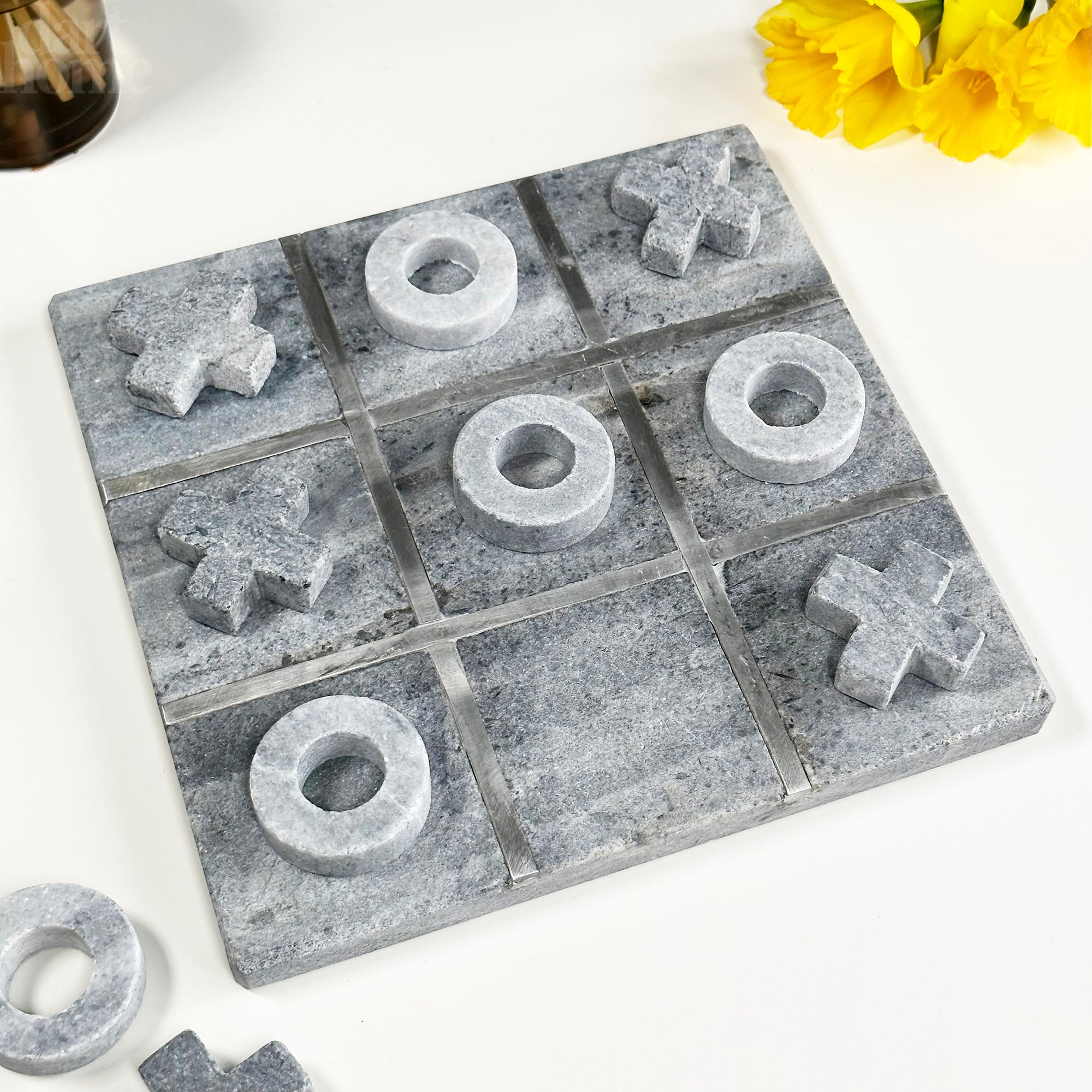 Graues Marmor-Tic-Tac-Toe-Spiel