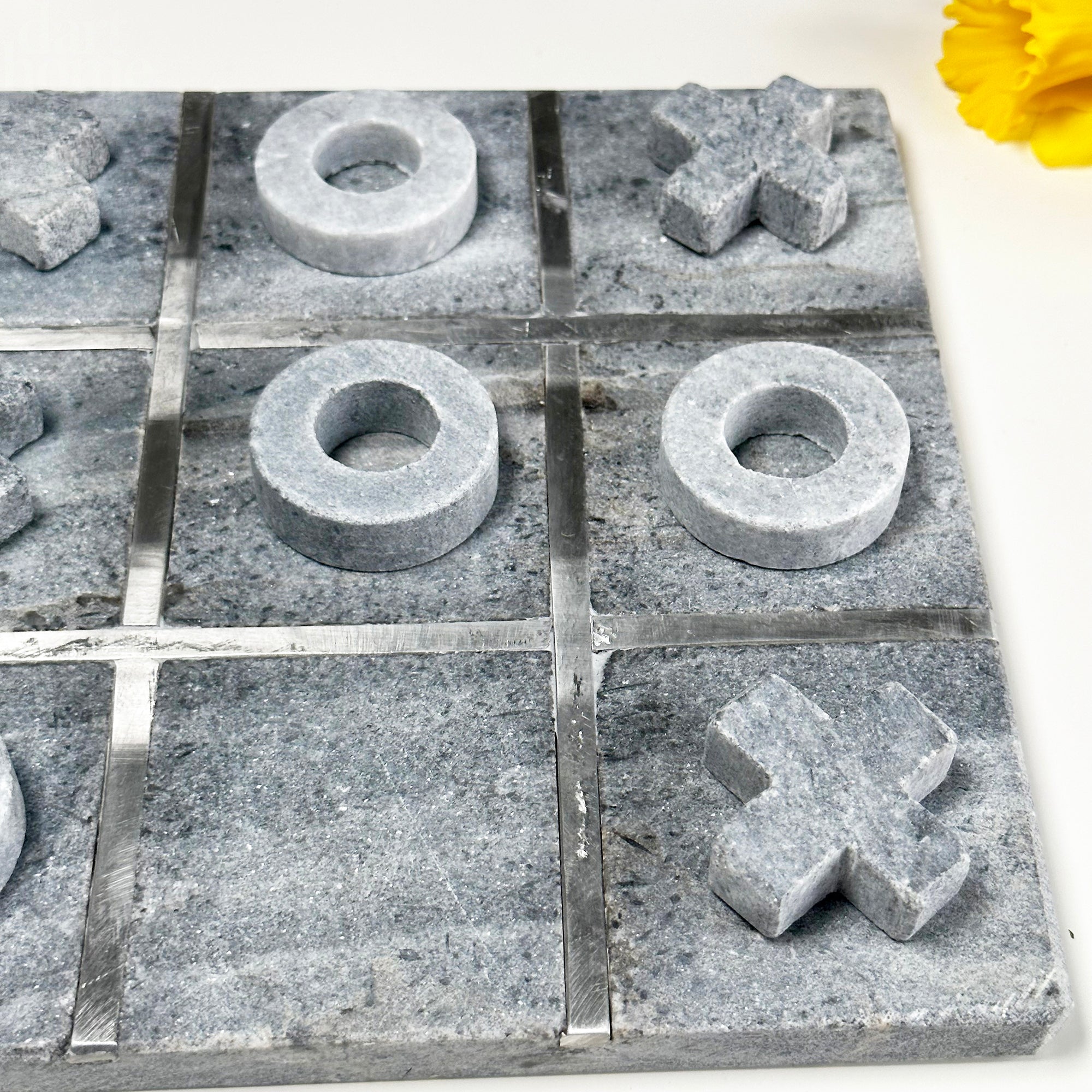 Graues Marmor-Tic-Tac-Toe-Spiel