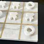 Weißes Marmor-Tic-Tac-Toe-Spiel