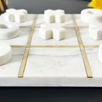 Weißes Marmor-Tic-Tac-Toe-Spiel