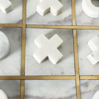 Weißes Marmor-Tic-Tac-Toe-Spiel
