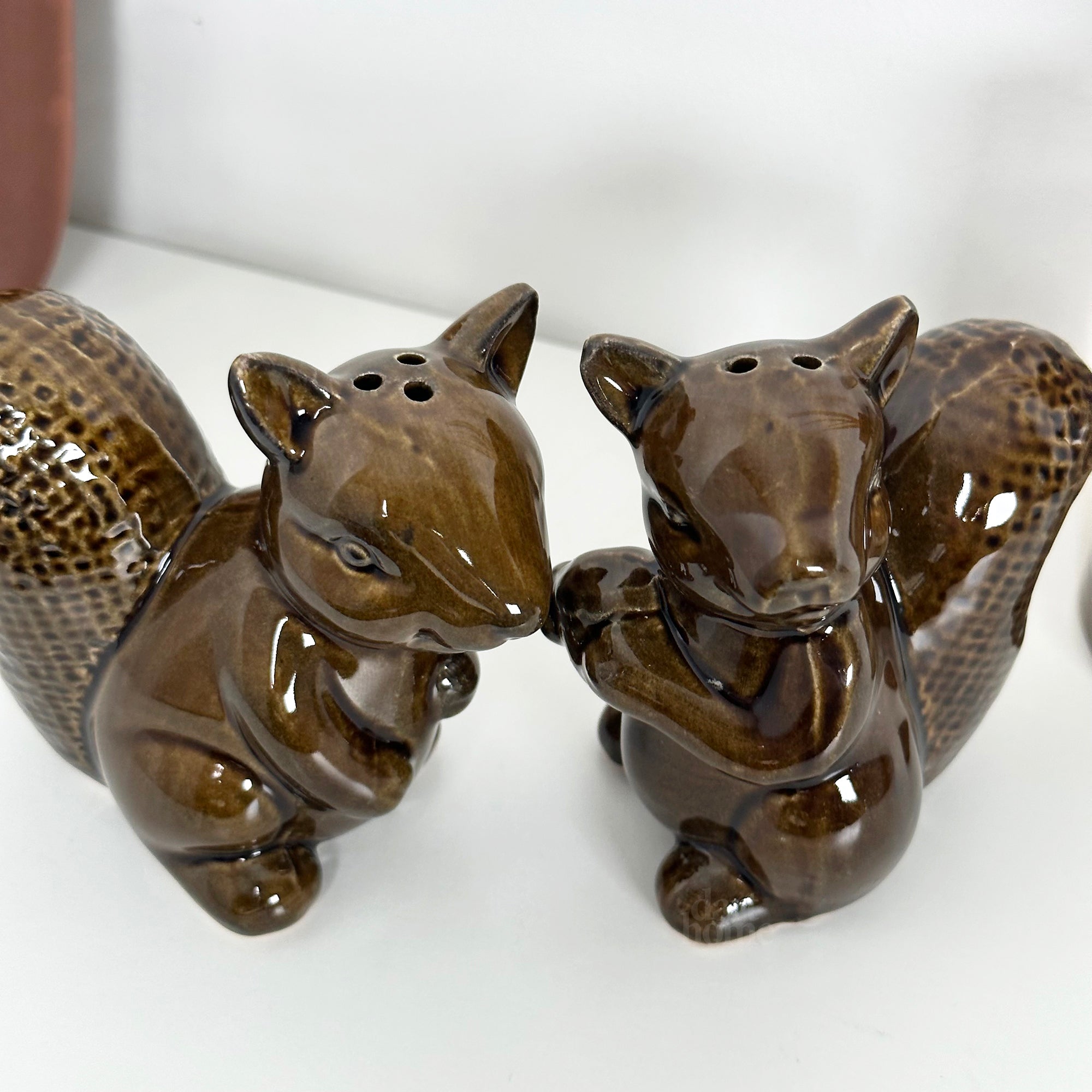 Reactive Glaze Squirrel Salt And Pepper Set