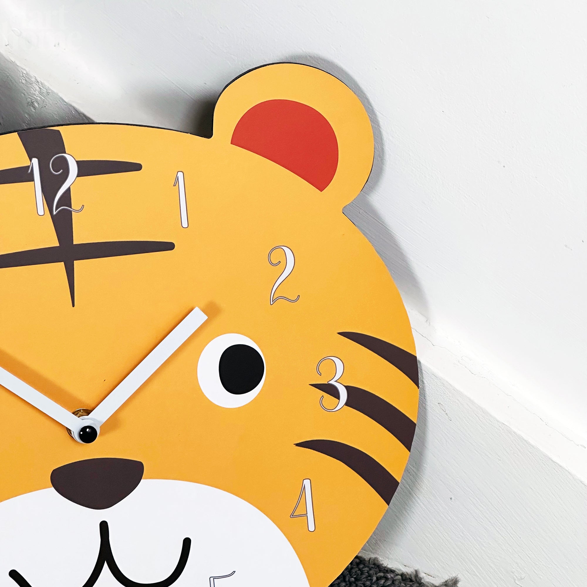 Tigerkopf-Kinderwanduhr