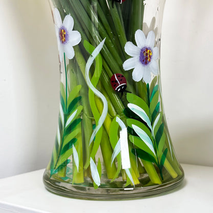 Handbemalte Marienkäfervase aus Glas