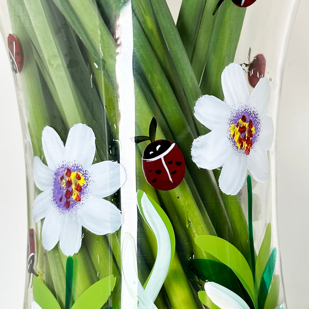 Handbemalte Marienkäfervase aus Glas