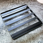 Monochromer schwarzer quadratischer Untersetzer