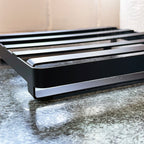 Monochromer schwarzer quadratischer Untersetzer