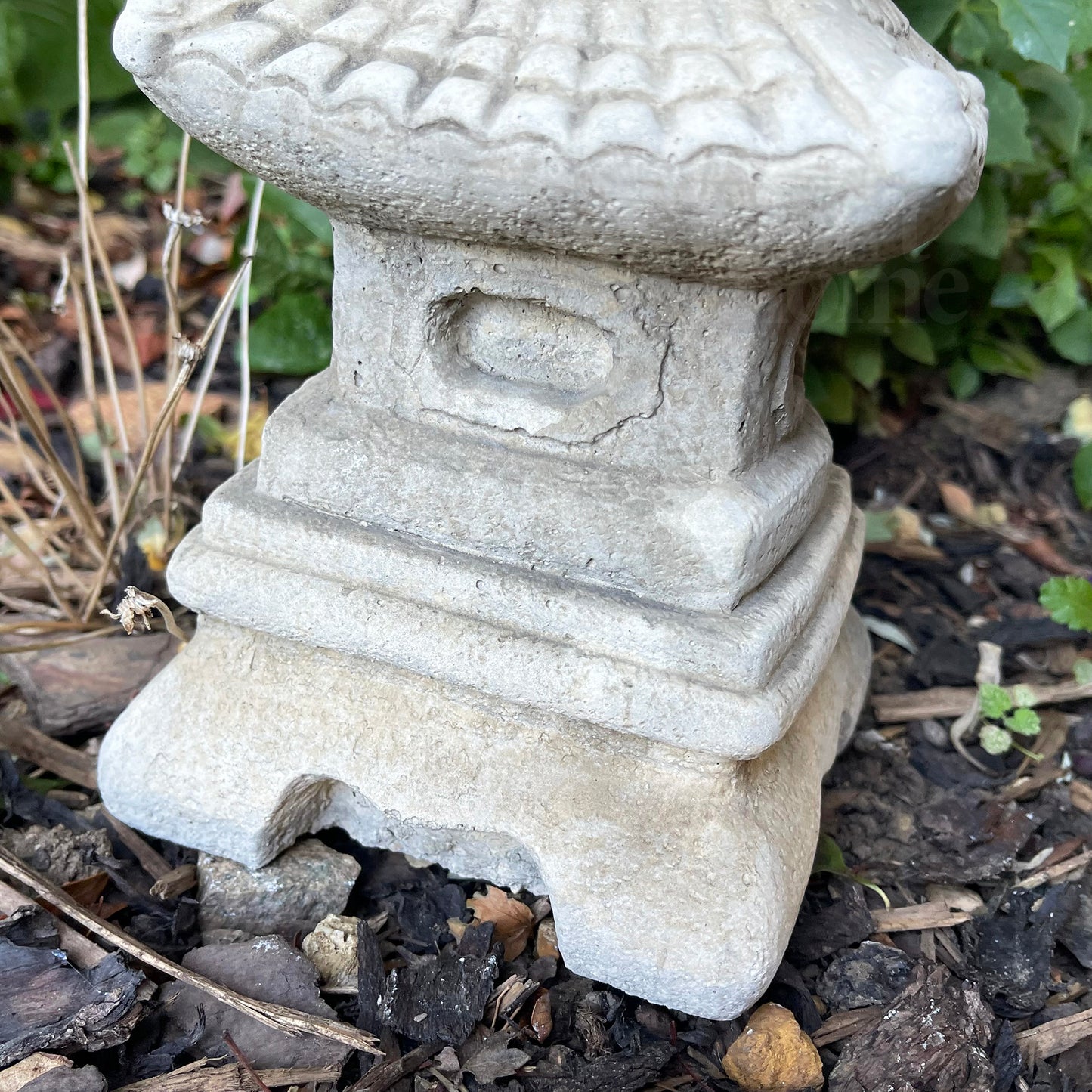 Japanische Steinpagode-Gartenskulptur