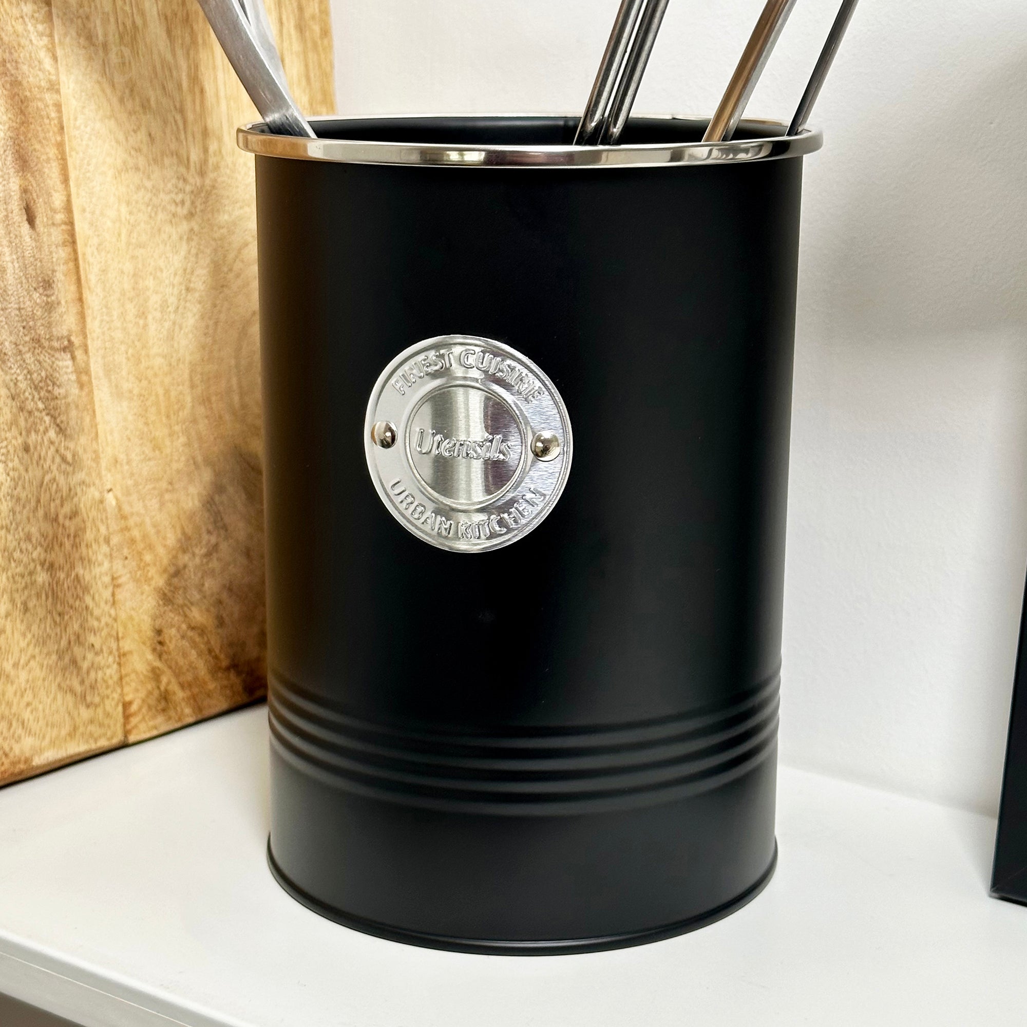 Utensilienhalter aus mattschwarzem Metall