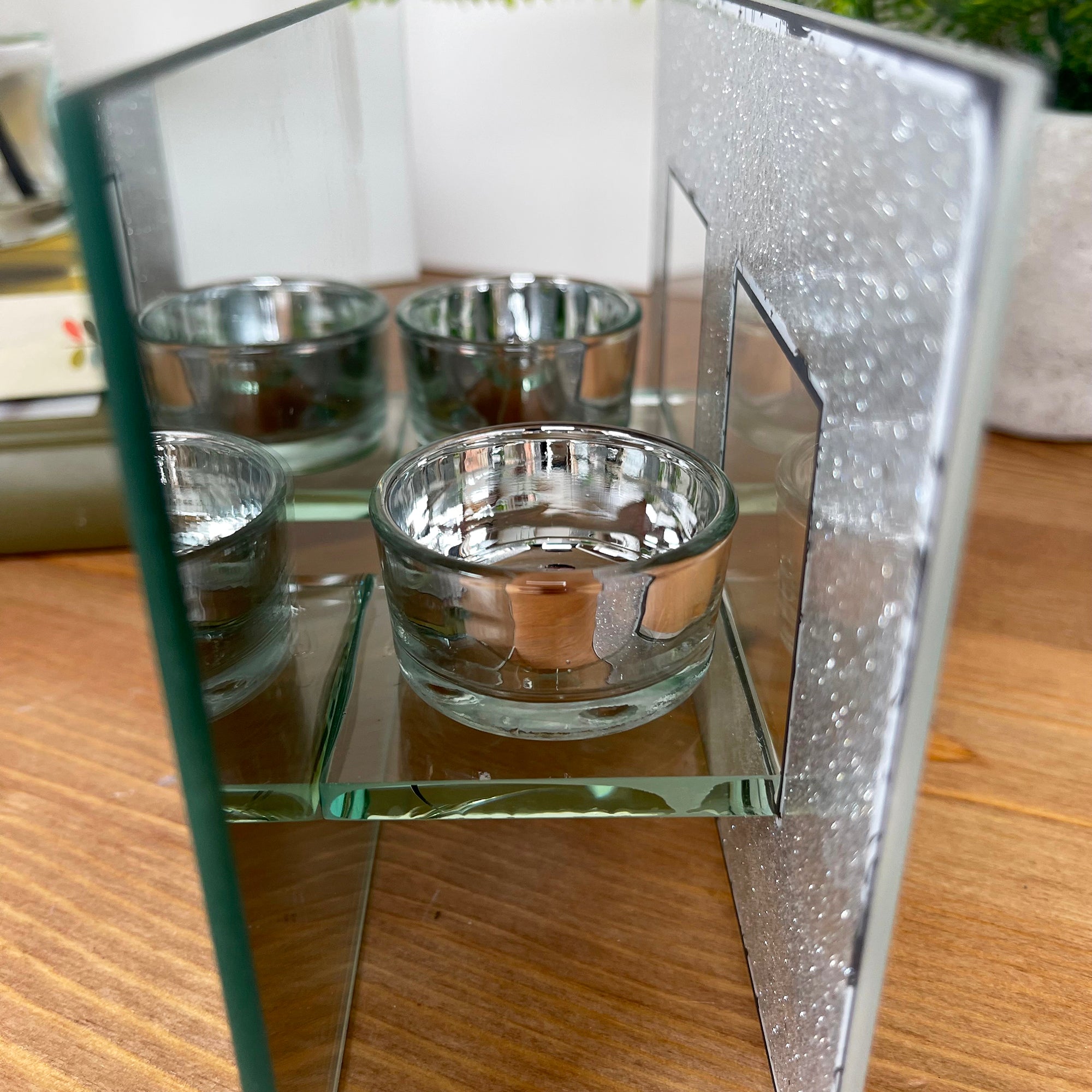 Doppelter Teelichthalter aus glitzernden Federn aus Glas