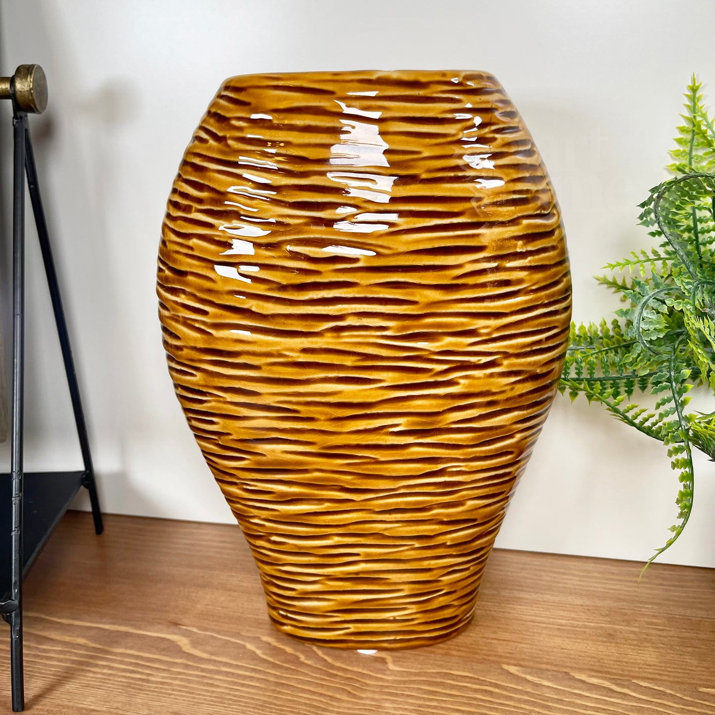 Goldene Bienenvase aus Keramik