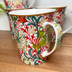 Feines William Morris Tassenset mit goldener Lilie aus Porzellan