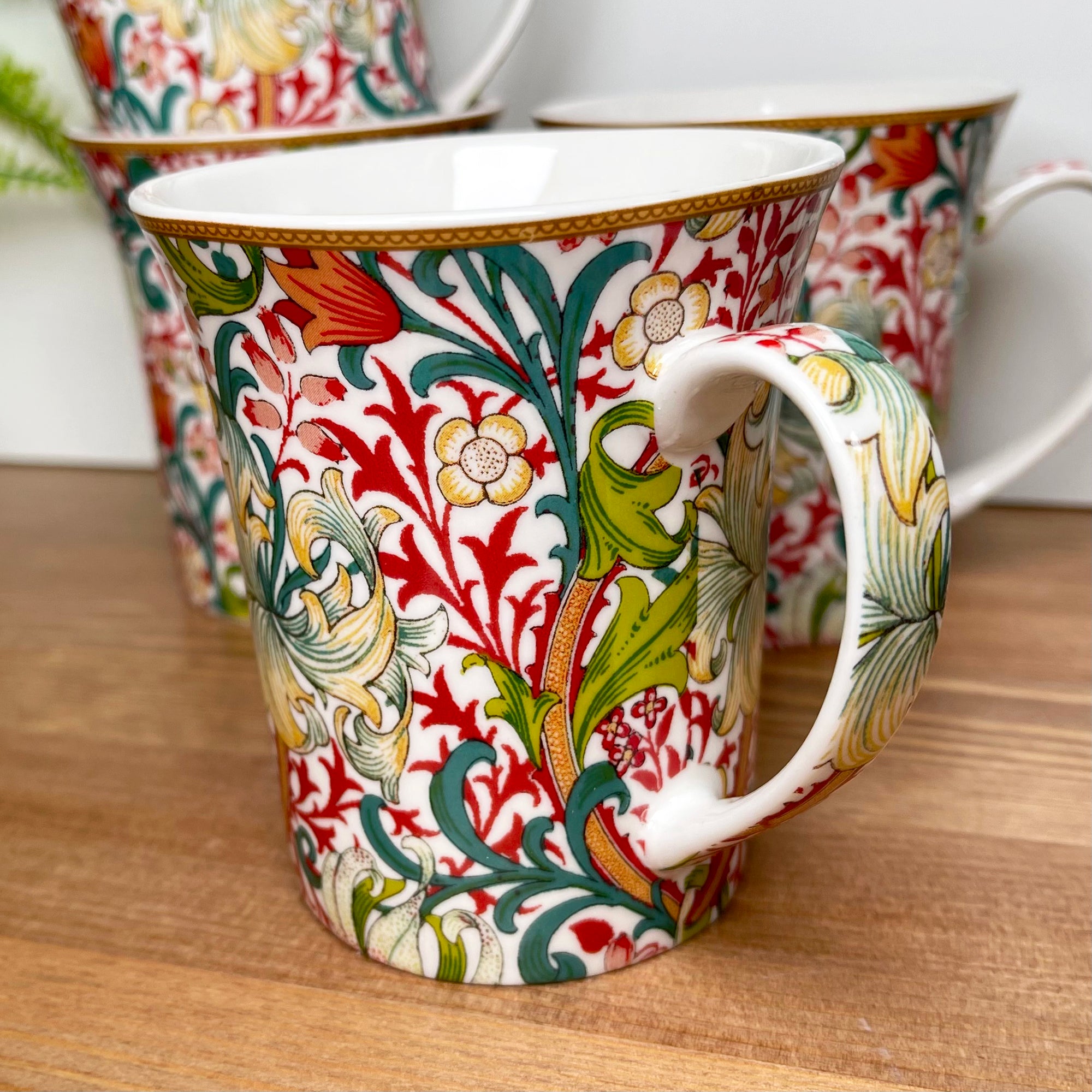 Feines William Morris Tassenset mit goldener Lilie aus Porzellan