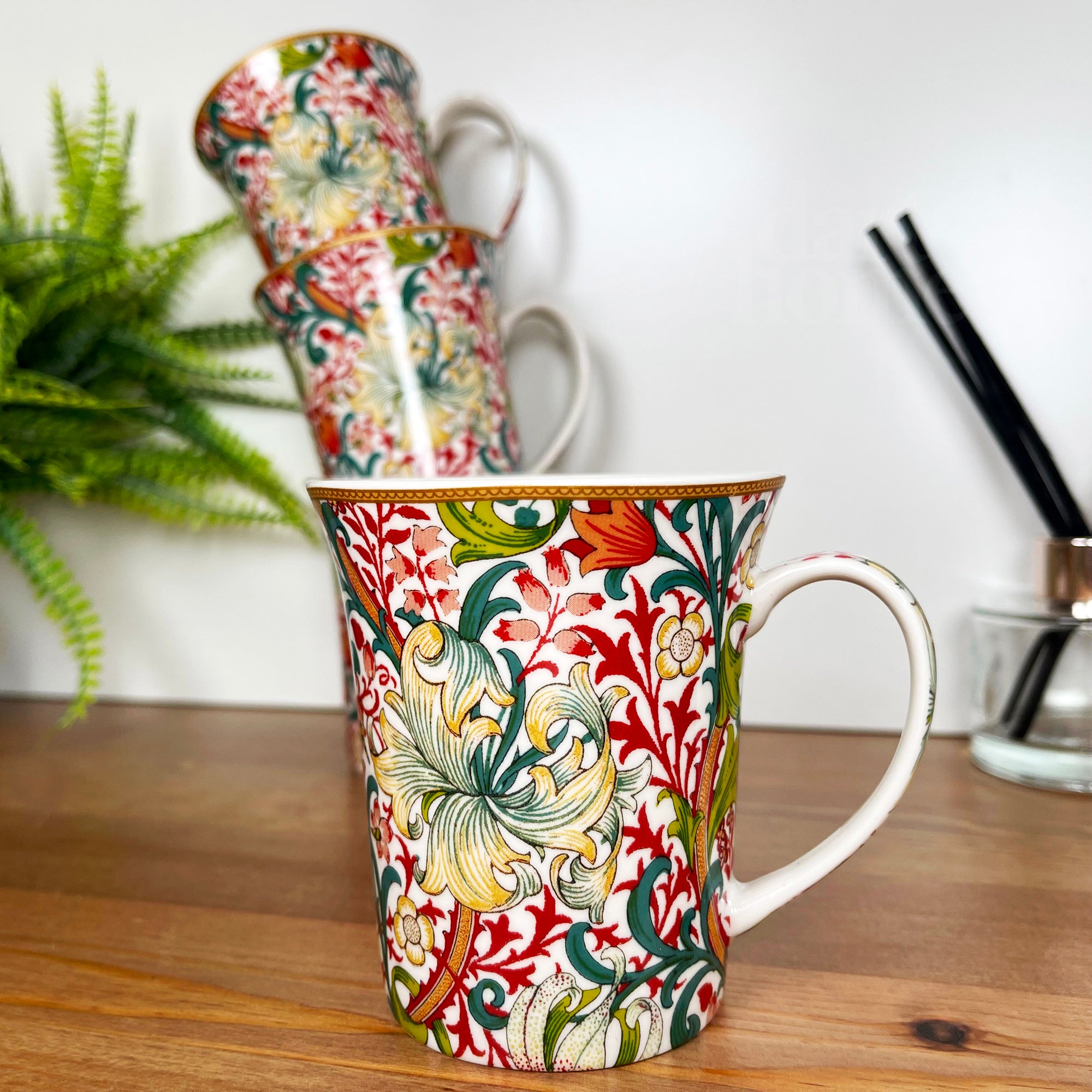 Feines William Morris Tassenset mit goldener Lilie aus Porzellan