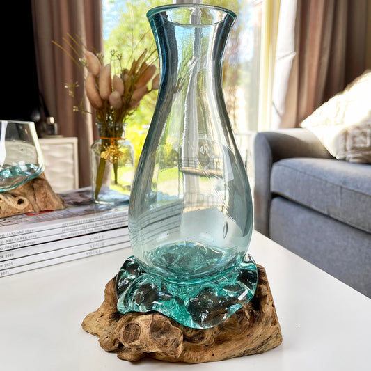 24 cm große Vase aus geschmolzenem Glas auf Treibholzständer