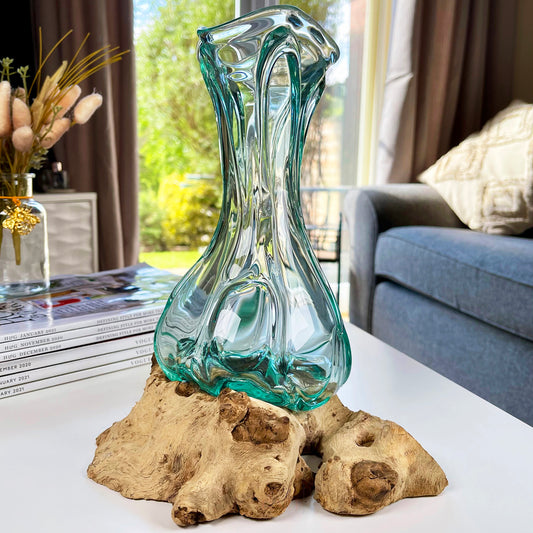 24 cm große Crinkle-Vase aus geschmolzenem Glas auf Treibholzständer