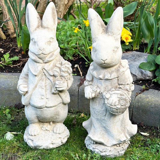 Gartenstatuen „Herr und Frau Kaninchen“ aus Stein