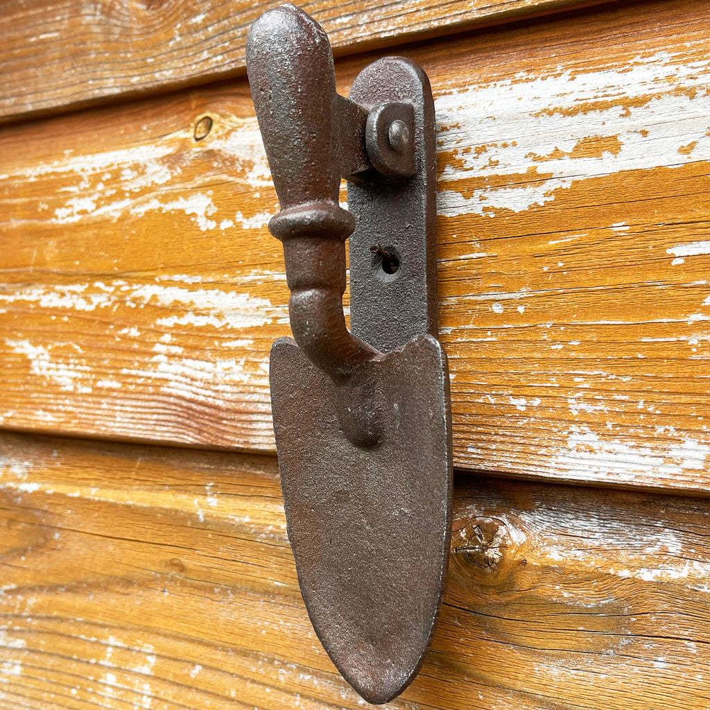 Türklopfer aus Gusseisen mit Kelle