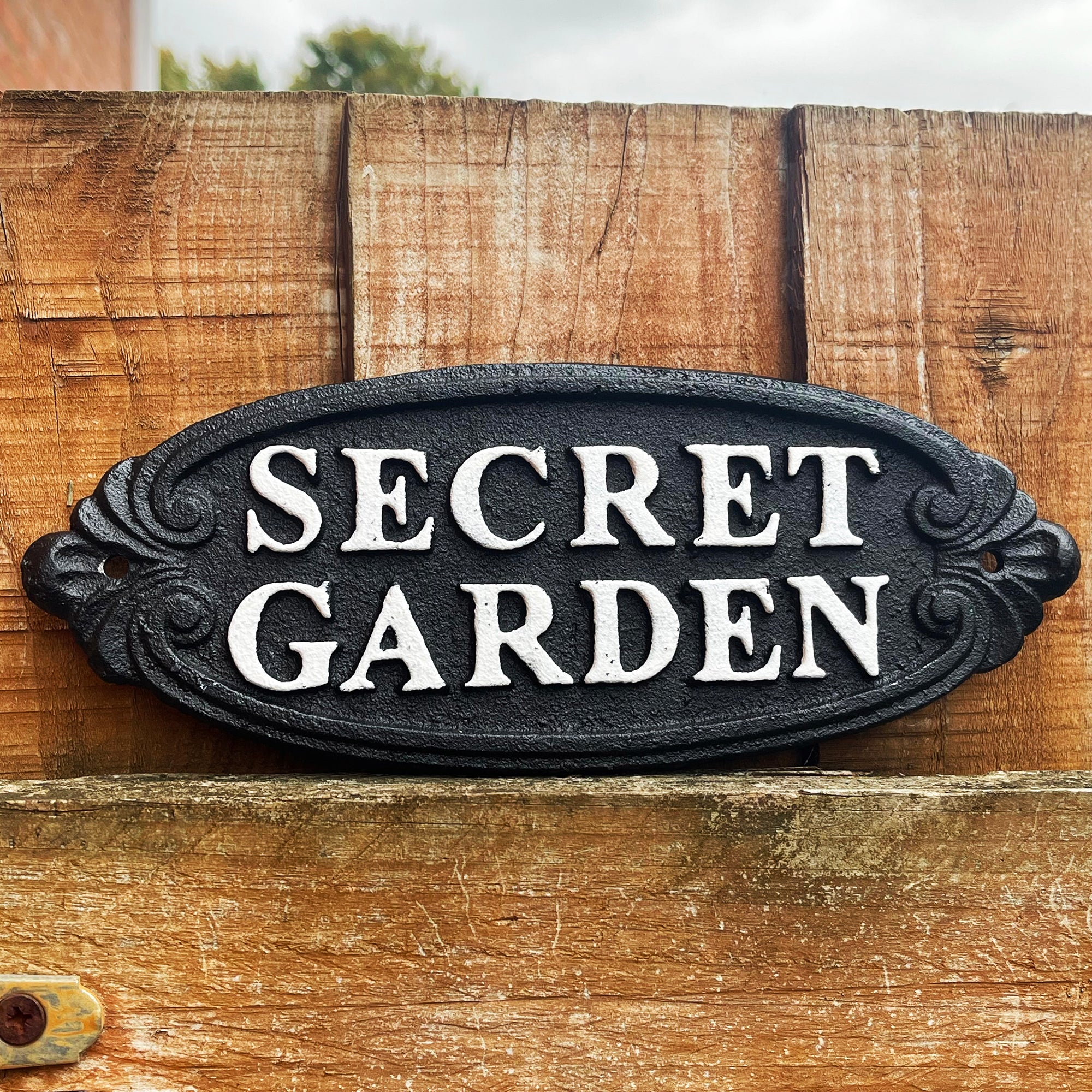 Geheimes Gartenschild aus Gusseisen