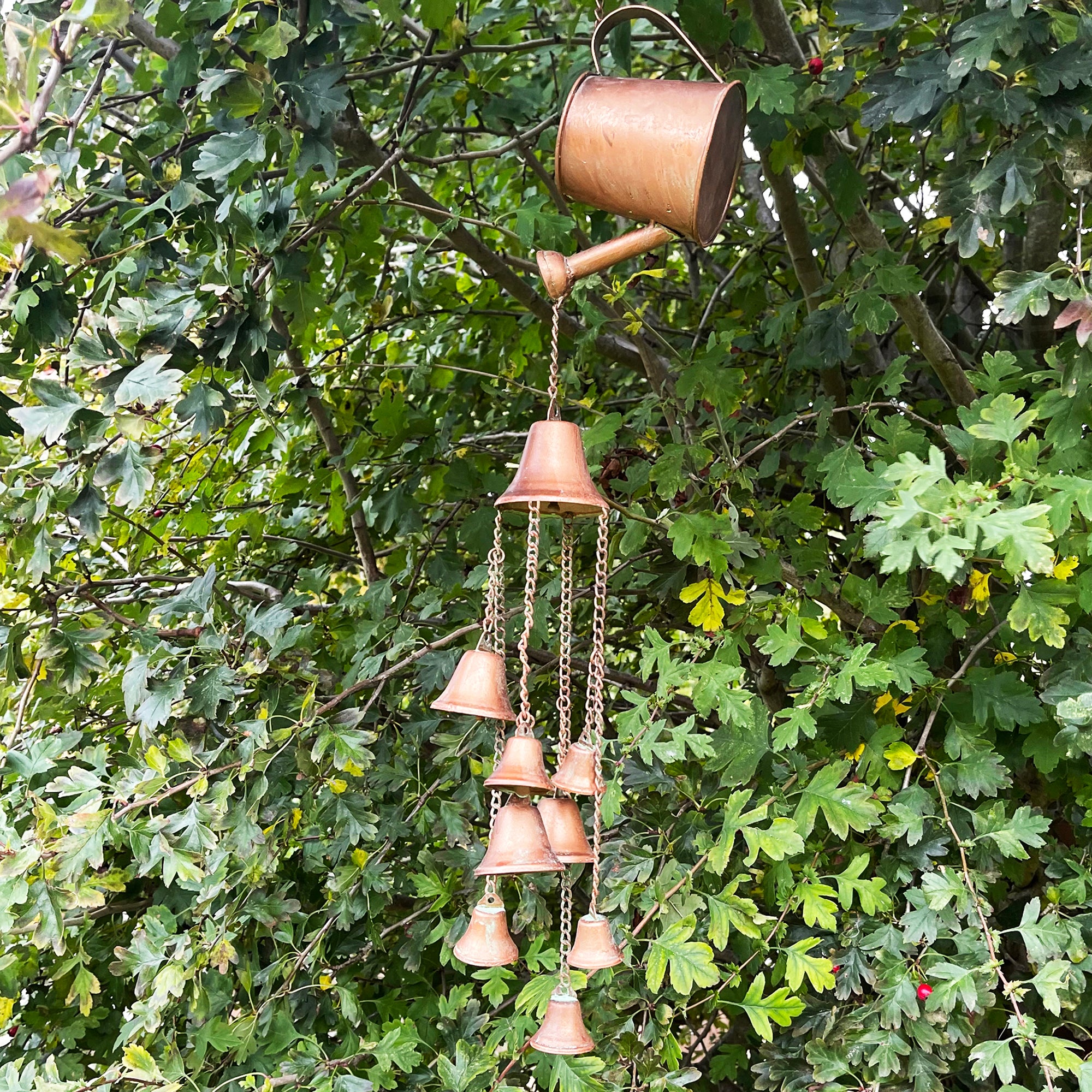 Gießkannen-Windspiel aus Gusseisen