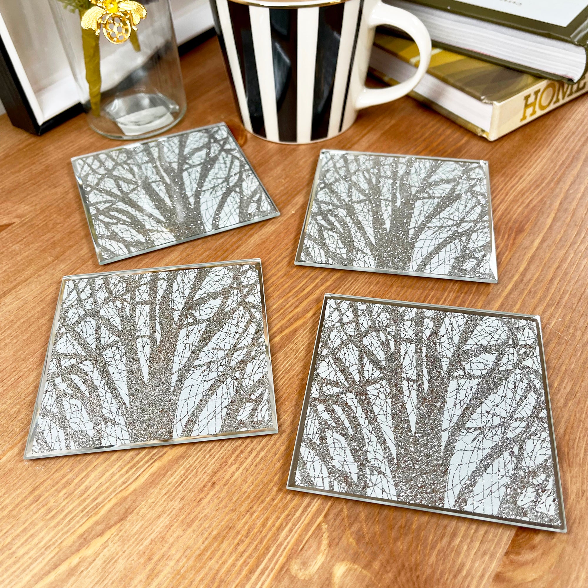 Set mit 4 silbernen glitzernden Woodland-Glasuntersetzern