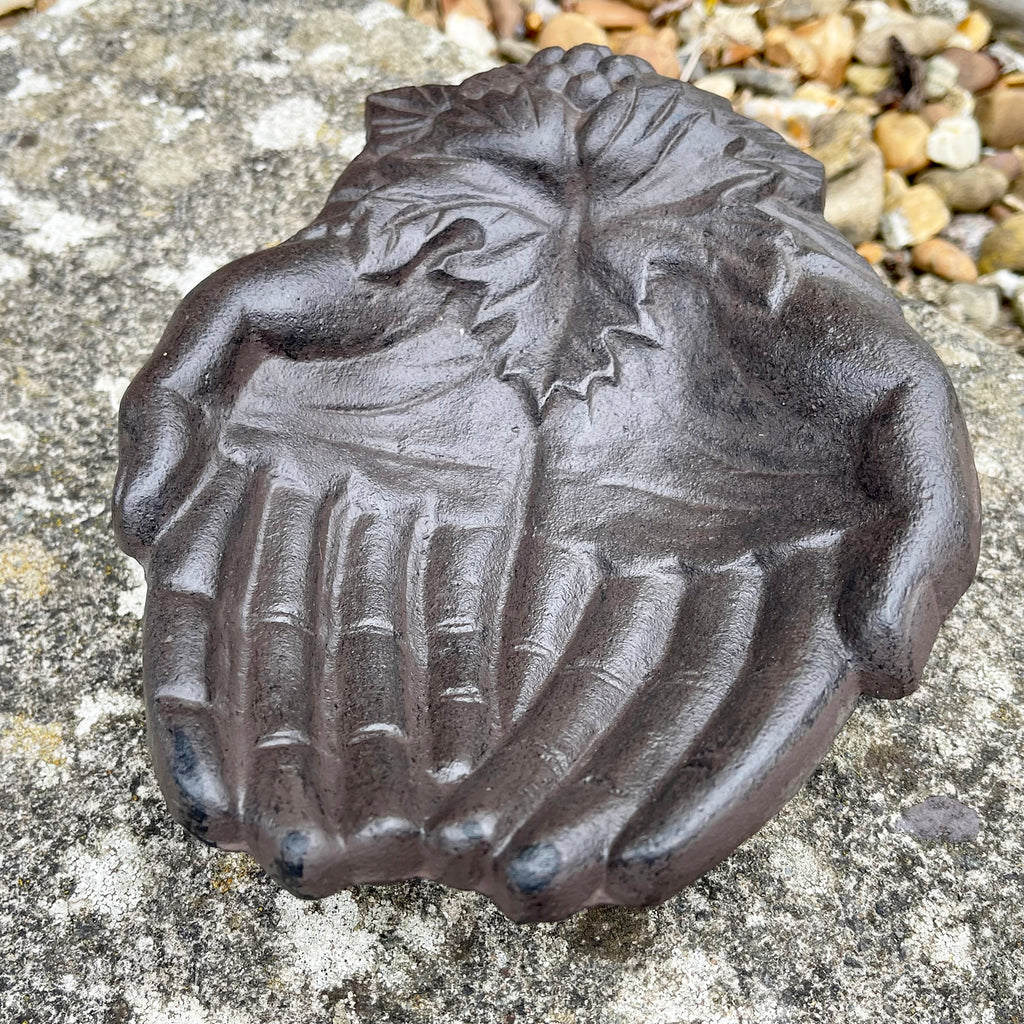Vogelhäuschen „Hand of Hope“ aus Gusseisen