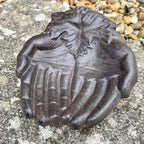 Vogelhäuschen „Hand of Hope“ aus Gusseisen