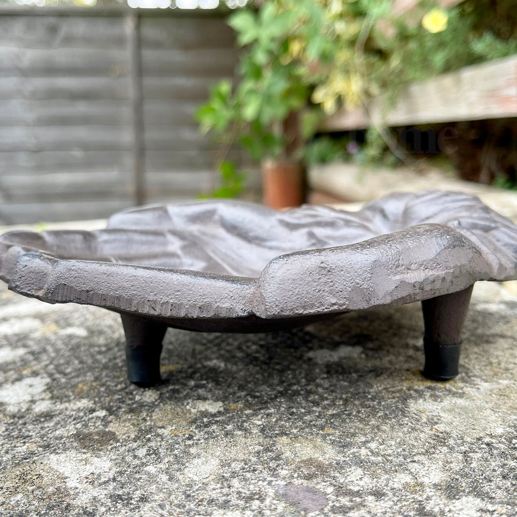 Vogelhäuschen „Hand of Hope“ aus Gusseisen
